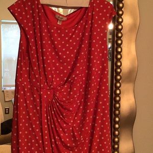 Hides tummy. No iron perfect travel dress